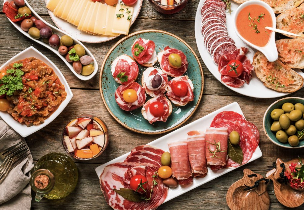 Plateau apéritif à partager : charcuterie, fromage, olives