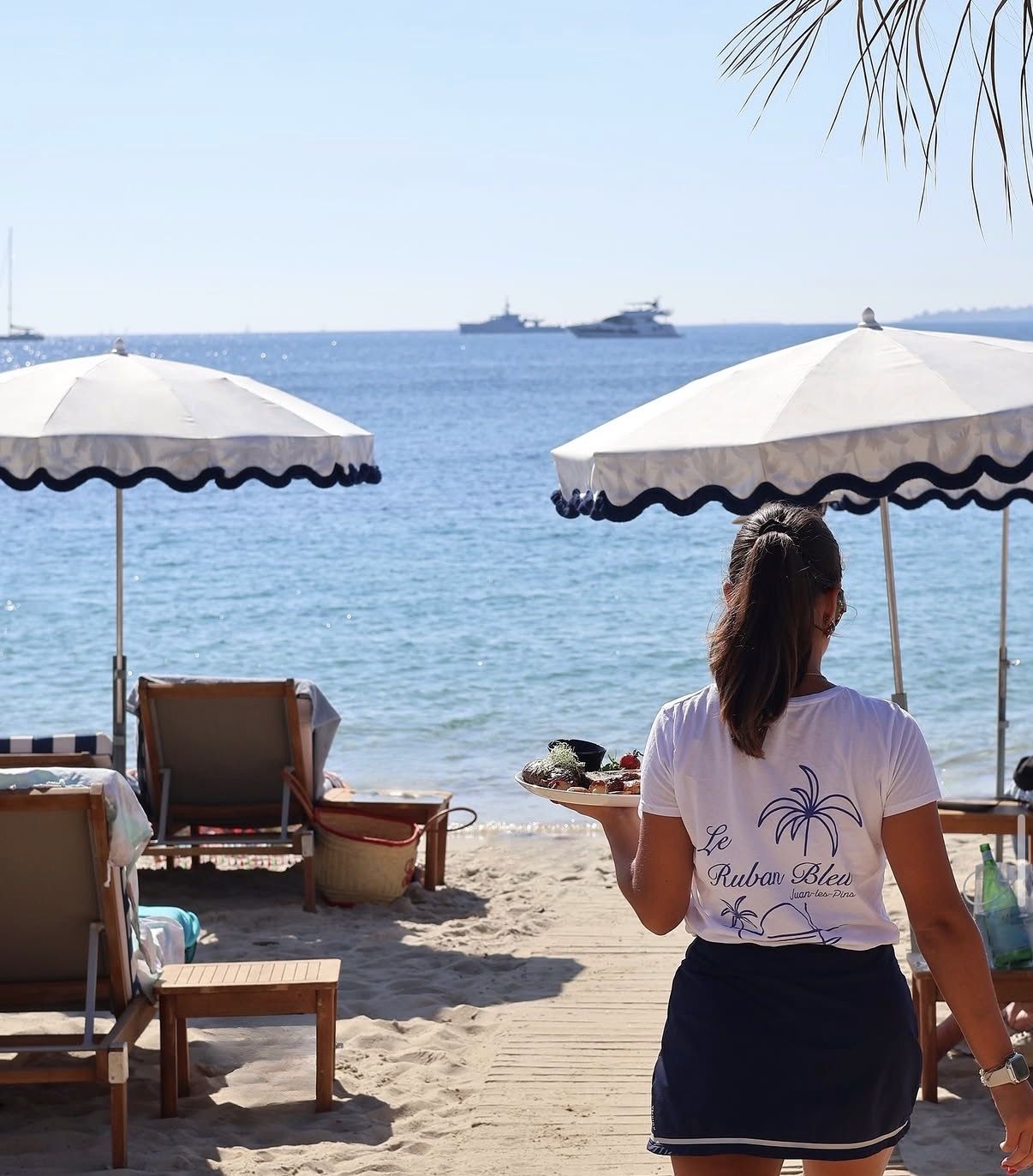 Service à la place sur la plage
